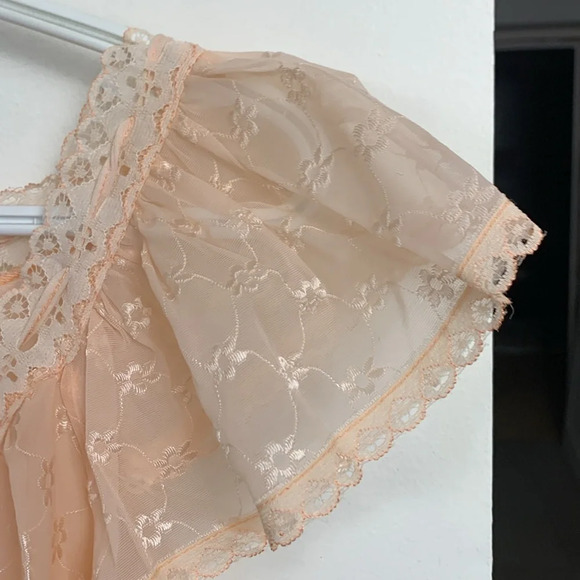 Vintage Pale Peach Lined Nightgown w Cap Sleeves and Lace - Picture 7 of 12